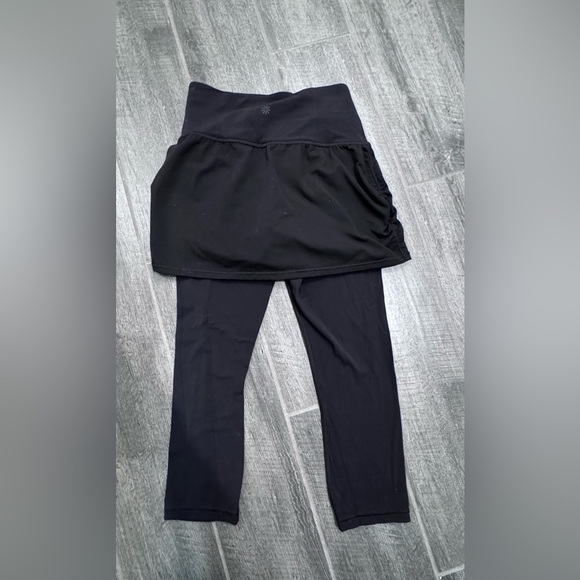 Athleta Elation 2 in 1 Capri Black Leggings Skirt Size XS‎ Black - Picture 3 of 4